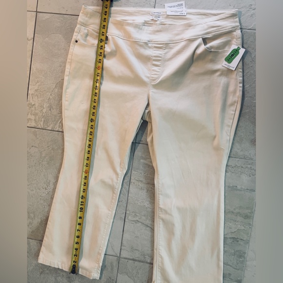 Westbound Jeans 22W S Ivory Parke Ave Fit Mid Rise Boot Cut NWT - Picture 8 of 11
